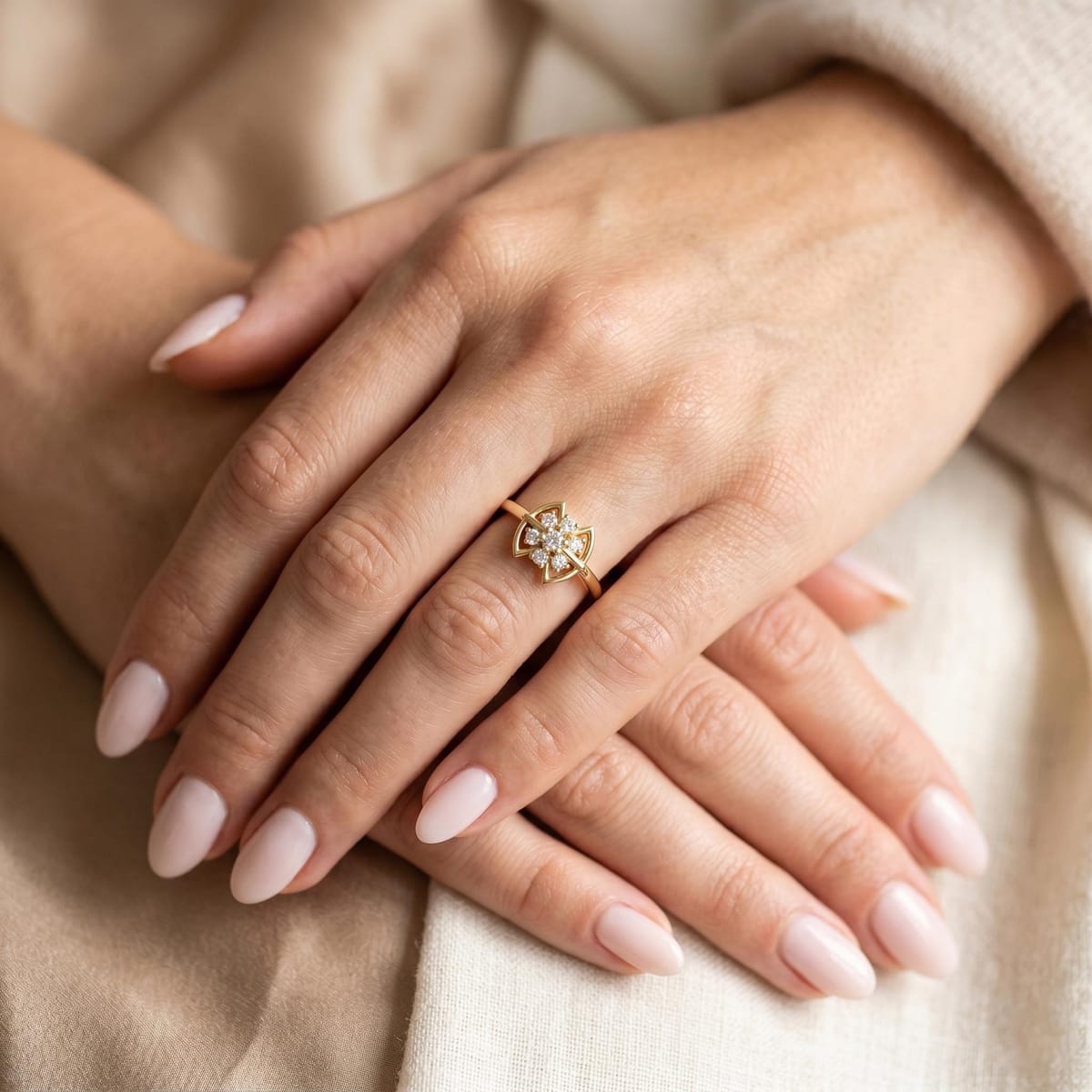 Geometric diamond cluster ring