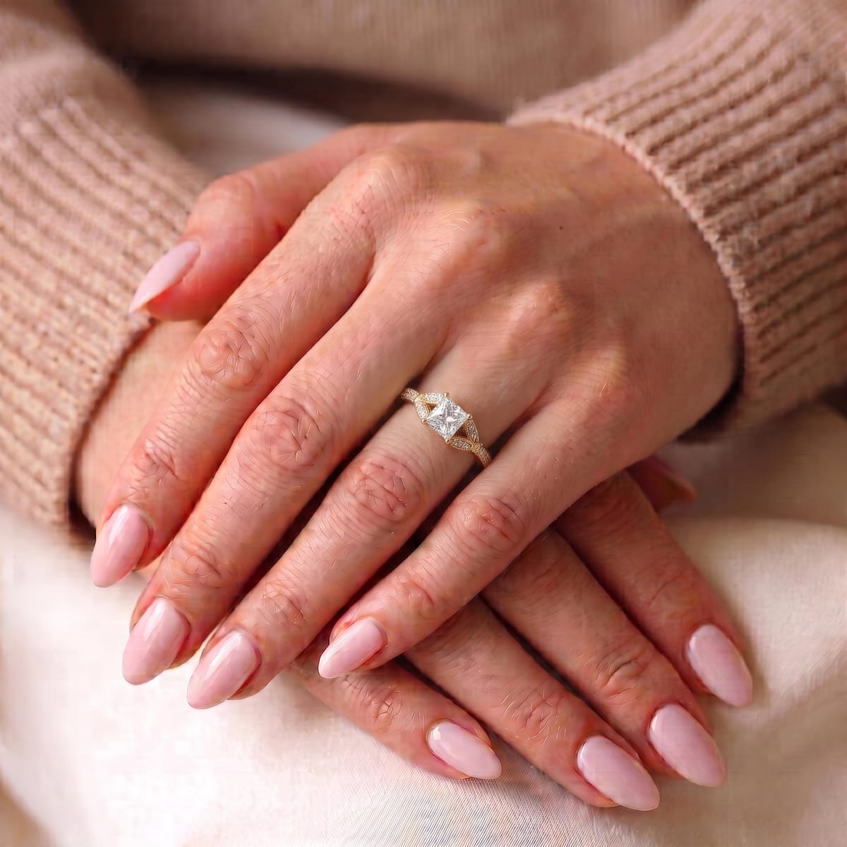Princess-cut engagement ring, 2.012 ct