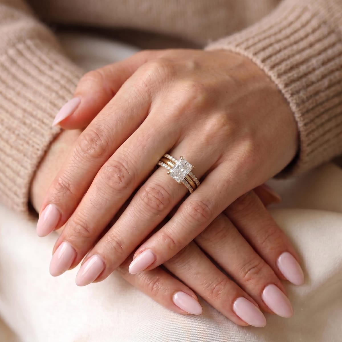 Radiant-cut engagement ring, 3.934 ct
